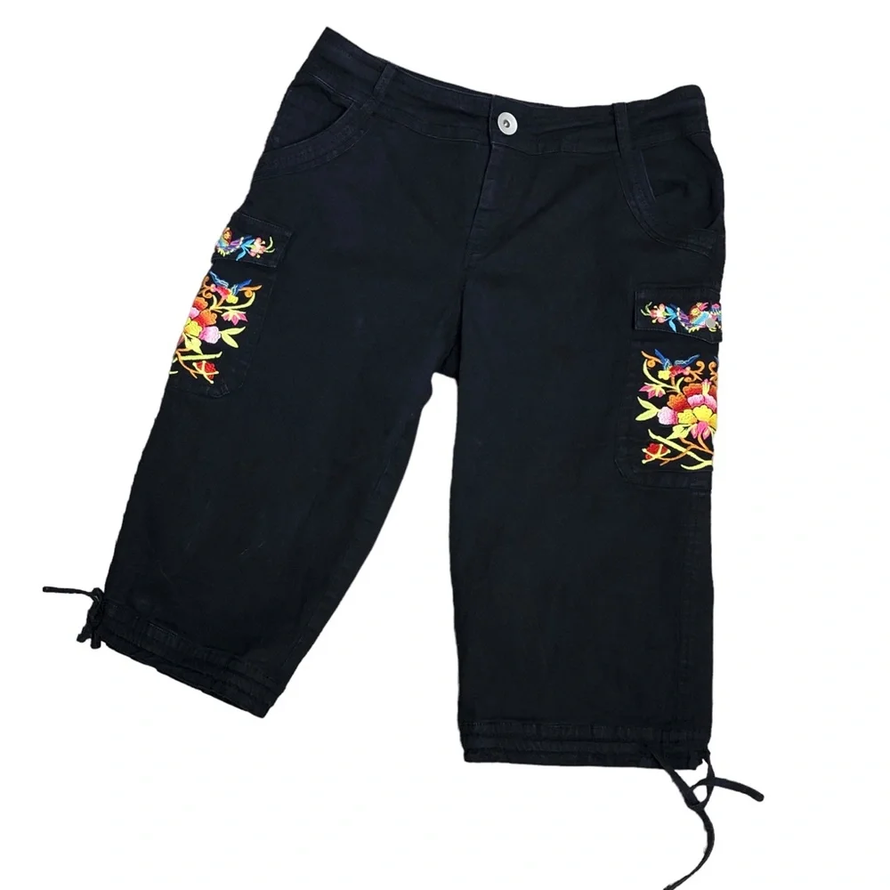 2 Friends Black Embroidered Crop Adjustable Drawstring Leg Capri Pants Size 10 - Picture 9 of 11